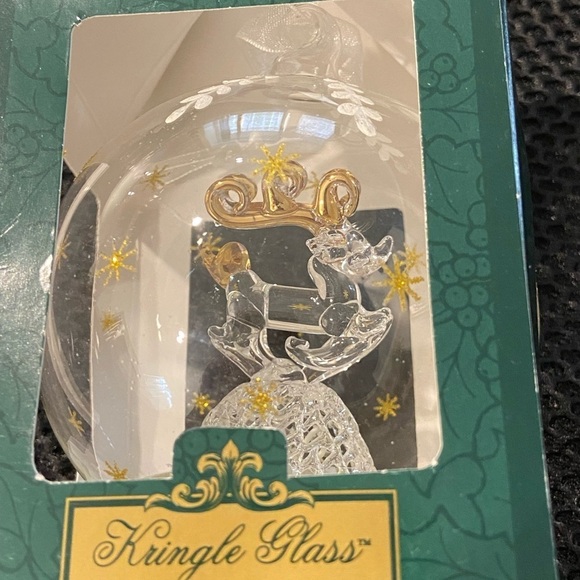 Kringle Glass Colour Changing Leaping Reindeer Ball Ornament - Picture 5 of 16
